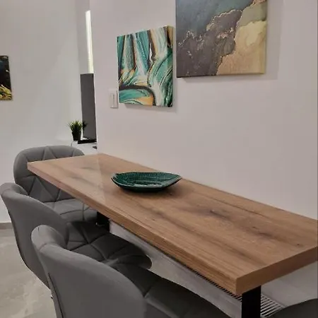 Apartman Comfy Studio Near White Tower