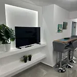 Comfy Studio Near White Tower Апартаменты