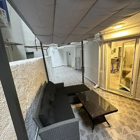 Comfy Studio Near White Tower Апартаменты *