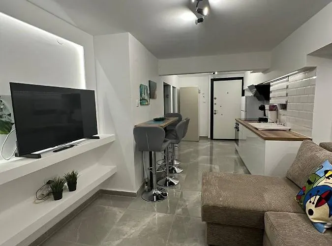 Apartment Comfy Studio Near White Tower