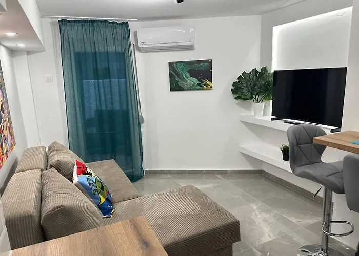 Apartment Comfy Studio Near White Tower *